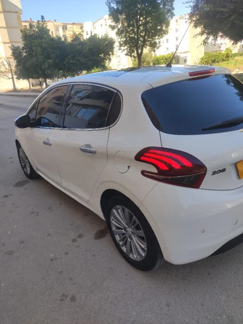 Peugeot 208 2015 Allure Facelift