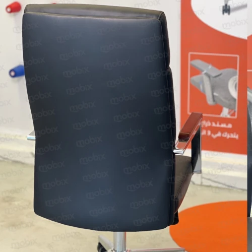 Chaise opérateur AKAR accoudoirs bois exécutif couleur noir de la marque mobix dz