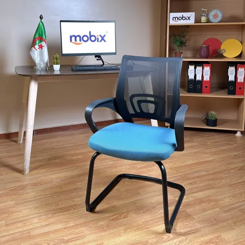 Chaise visiteur filet couleur bleu clair et dos noir ergonomique