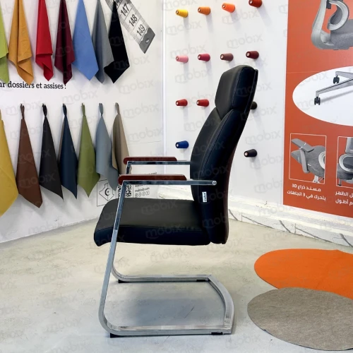 La chaise PDG AKAR accoudoirs bois éxecutif moderne de la marque mobixdz