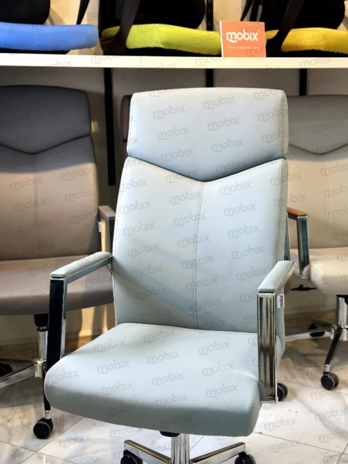 Chaise AKAR opérateur grise PDG en simili cuir de la marque Mobix dz