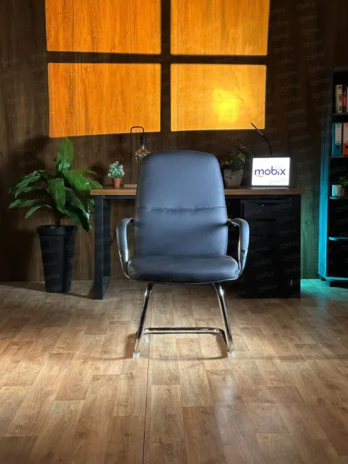 Chaise STELLAR administrative moderne et pratique PDG en simili cuir de la marque mobixdz