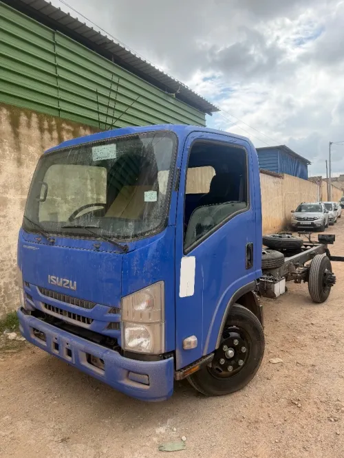Isuzu NPR 2026