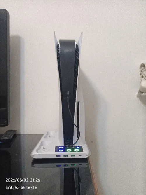 Ps5 état 8/10 prix 8milion avec manette et support ventilateur digital