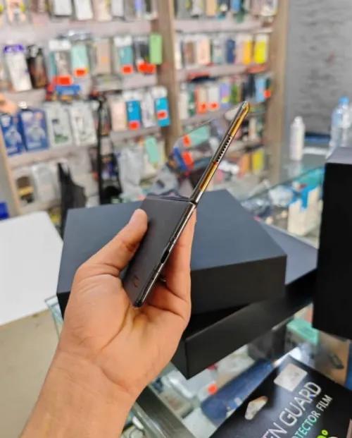 Honor Magic V2
