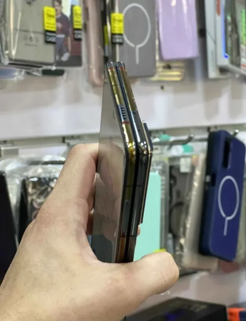 Honor Magic V2