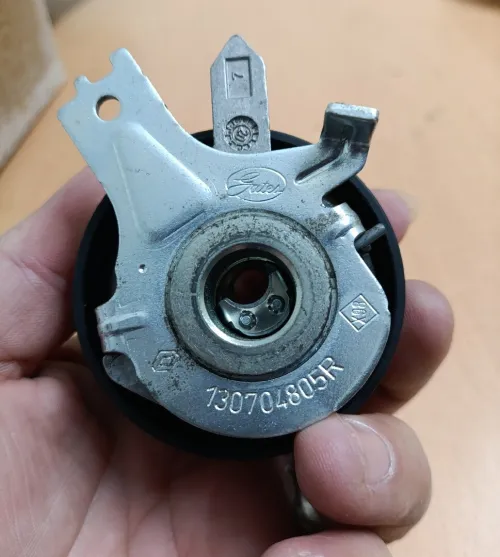 kit chaine de distribution et un kit courroie d'origine Renault Dacia 1.5 dCi 85Ch et 100Ch