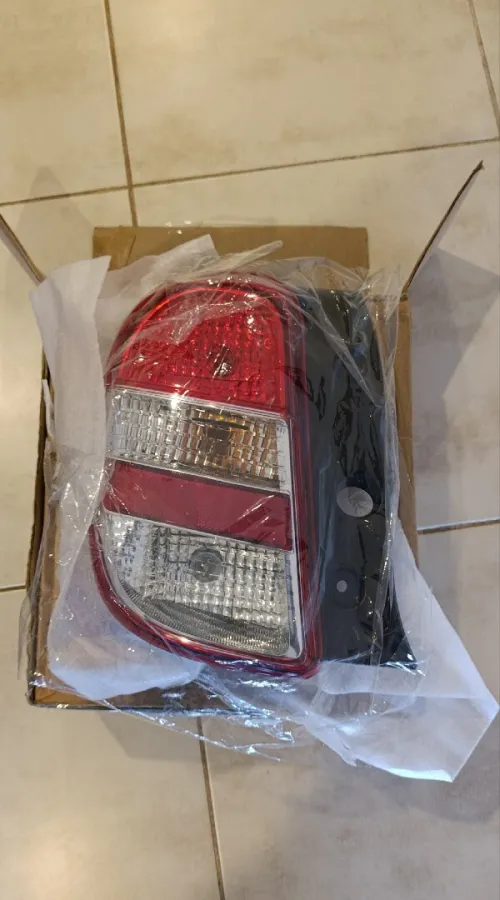 Feu arrière Nissan Micra côté chauffeur Valeo orignal neuf
