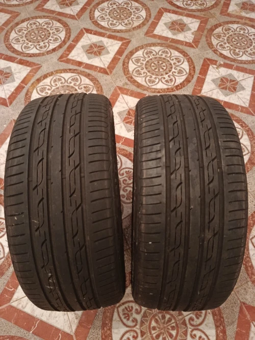 Vend 2 pneus 235/40/ ZR18 95VX