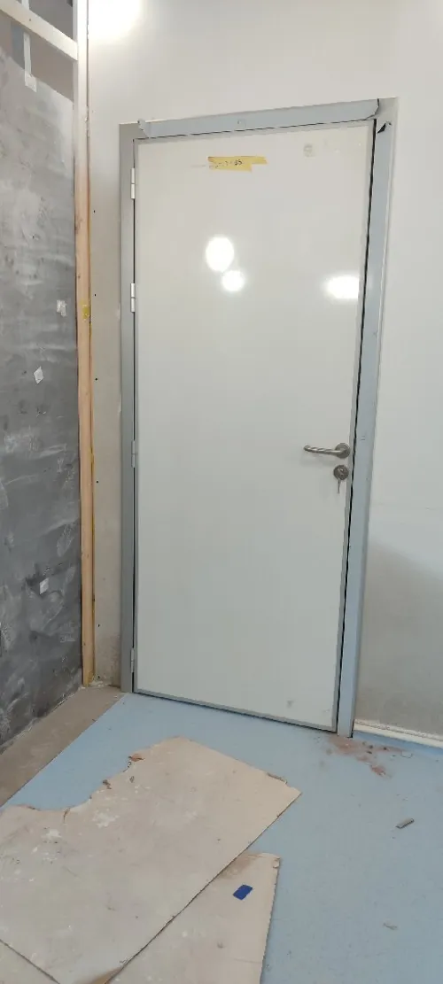 porte plombée et paravent plombé contre rayon X et porte technique 