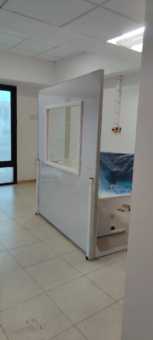 porte plombée et paravent plombé contre rayon X et porte technique 
