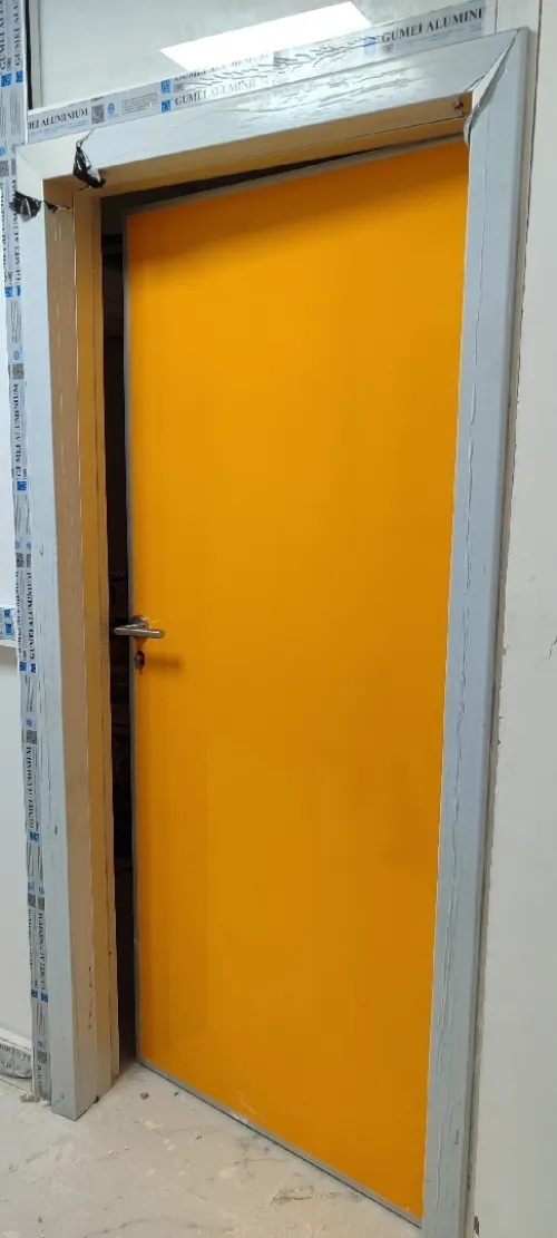 porte plombée et paravent plombé contre rayon X et porte technique 