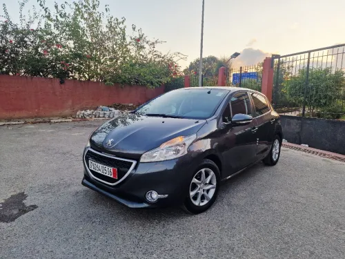 Peugeot 208 2015 Silver Line