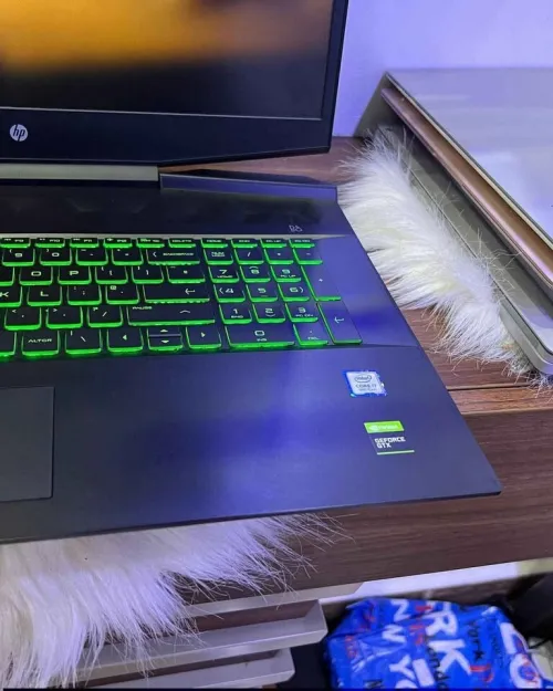 Hp pavilion i7 9750h ,RAM 16 Go. Carte graphique 1660Ti , disque dur 500 SSD + 1000 HDD ,