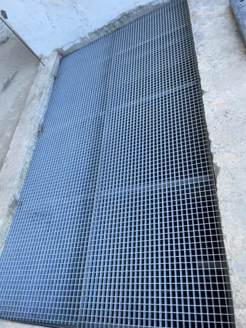 Fabrication de Caniveaux Galvanisés en Caillebotis  Sur Mesure Prêts à Poser 