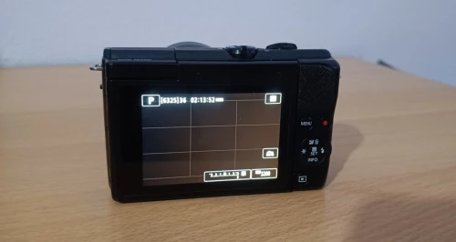 Canon EOS M200