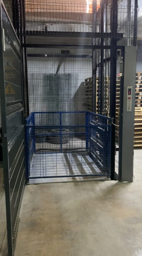 Montecharge marchandise hydraulique fabrication sur mesure - GRAVITY ALGERIE - interne ou externe