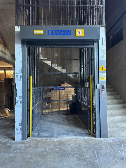 Monte charge marchandise hydraulique fabrication sur mesure - GRAVITY ALGERIE - Interne Ou Externe