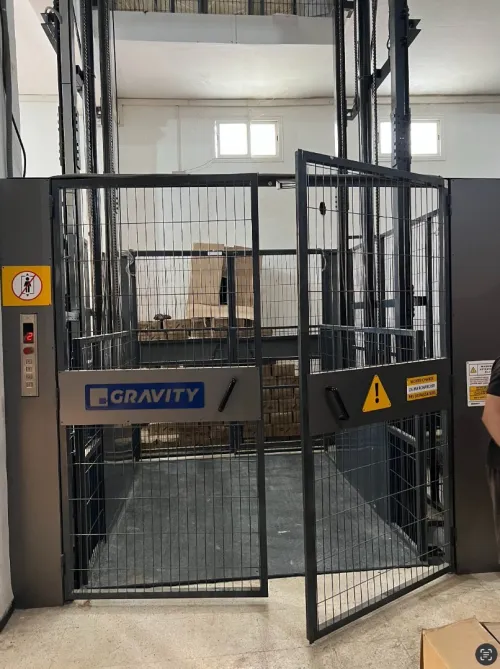 Montecharge marchandise hydraulique fabrication sur mesure - GRAVITY ALGERIE - interne ou externe