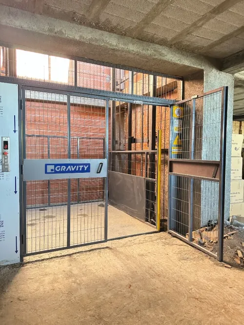 Monte charge à doubles colonnes hydrauliques fabrication sur mesure - GRAVITY ALGERIE-