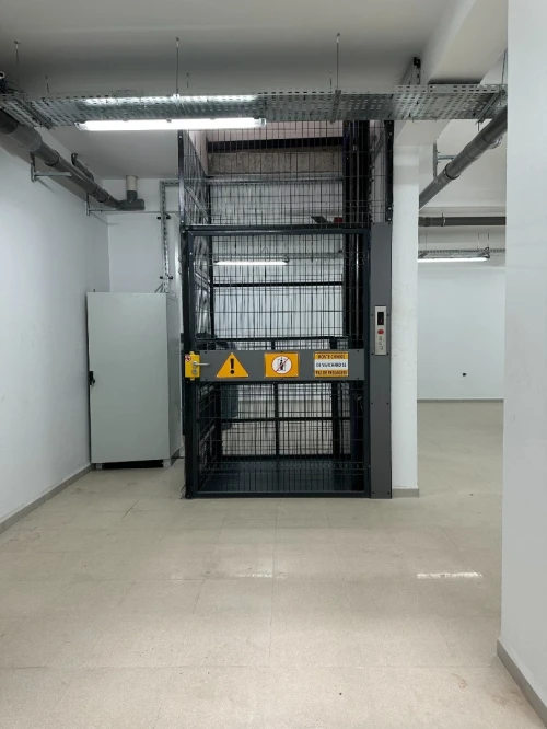 Montecharge marchandise hydraulique fabrication sur mesure - GRAVITY ALGERIE - interne ou externe