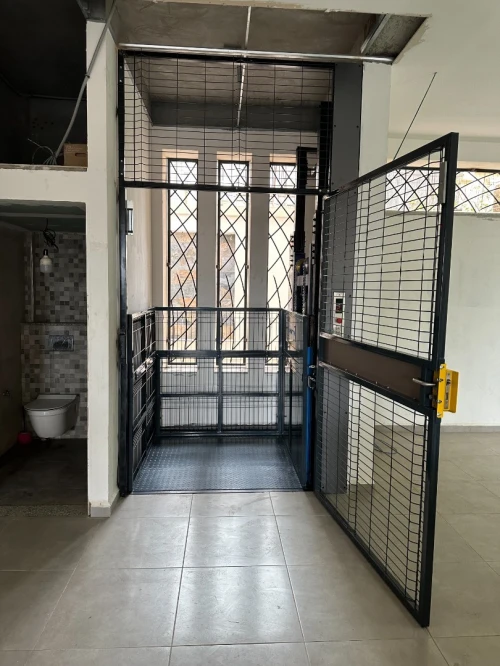 Montecharge marchandise hydraulique fabrication sur mesure - GRAVITY ALGERIE - interne ou externe