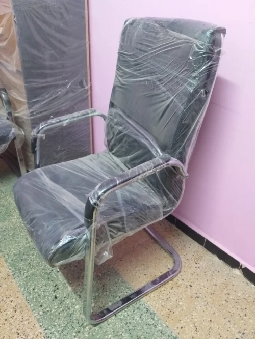 Chaise visiteur en simili cuir Noir