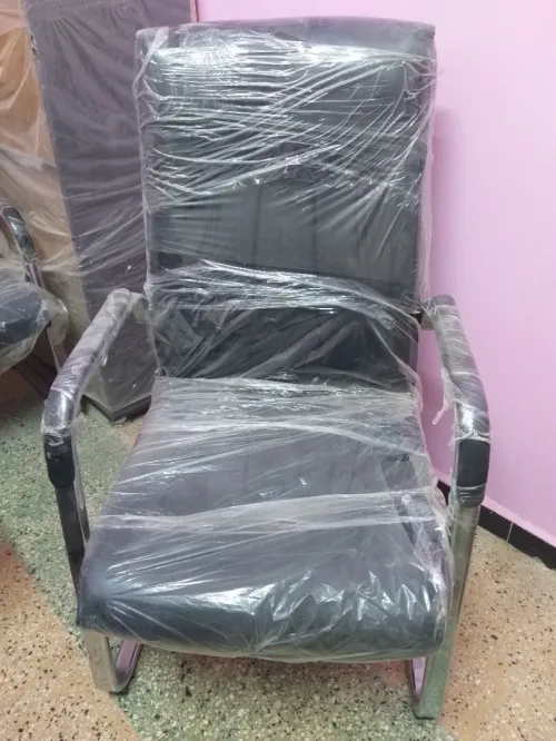 Chaise visiteur en simili cuir Noir