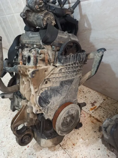 Vente moteur bâtiment 206 1.1 للبيع باطيما 206 1.1 تنقص الزيت + boite vitesse 206 بواط فيتا