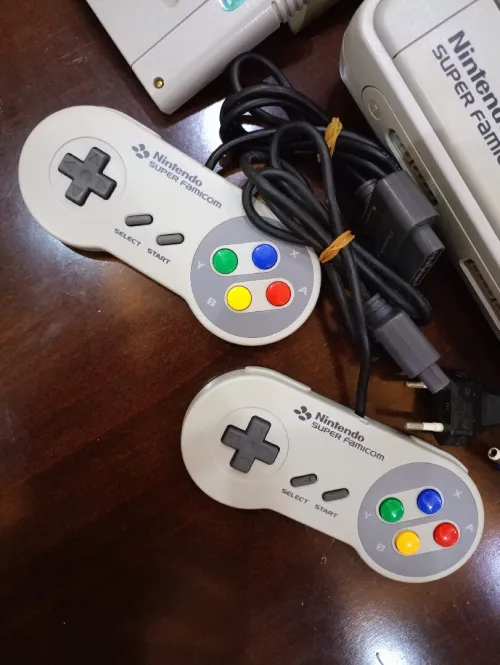 Nintendo Super Famicom avec 5 jeux