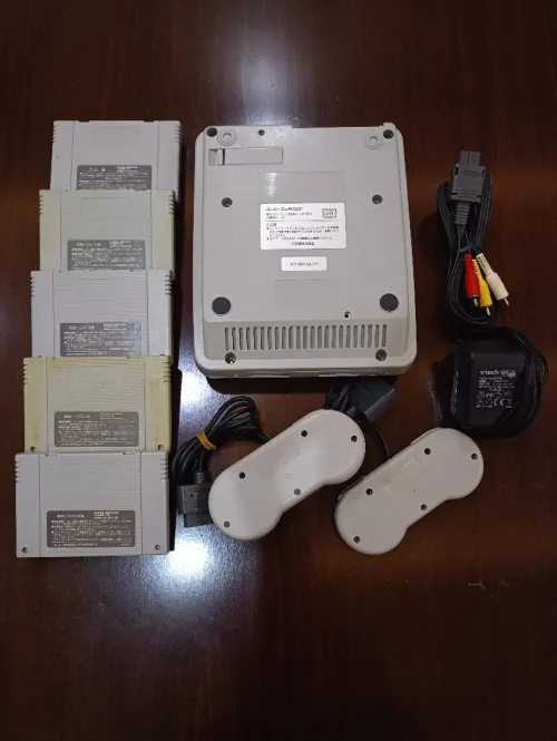 Nintendo Super Famicom avec 5 jeux