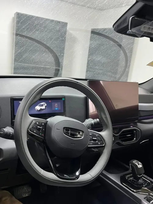 Geely Coolray 2025 