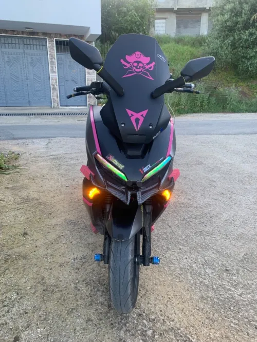Vmax 200cc 2025