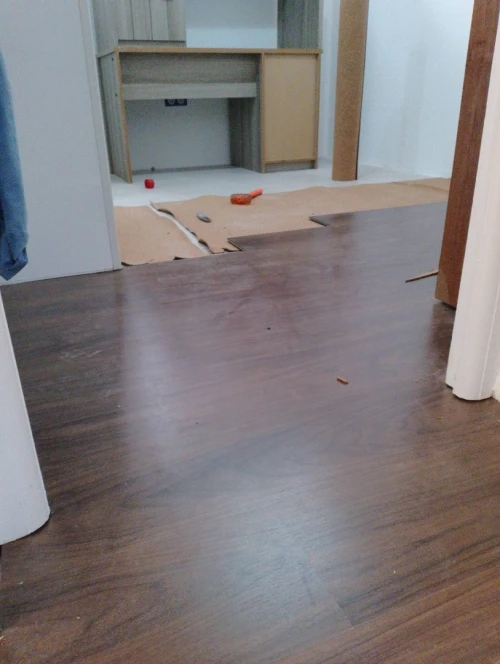 Poseur de parquet 