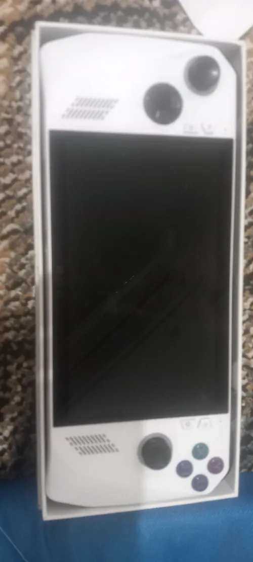 للبيع جهاز ROG Ally نسخة 512GB بحالة ممتازة