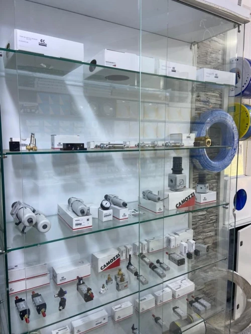 Distributeur- pneumatique -Vérin pneumatique-Raccord et électrovanne-vanne Filtre Régulateur camozzi
