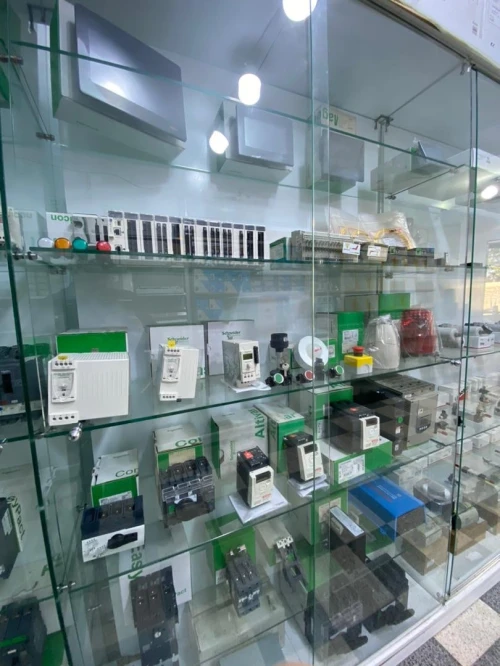 Schneider - variateur - disjoncteur - contacteur - relais - Démarreur Progressive - automate SIEMENS