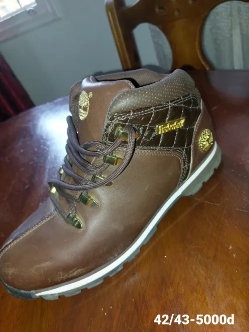 Chaussures femmes et hommes 