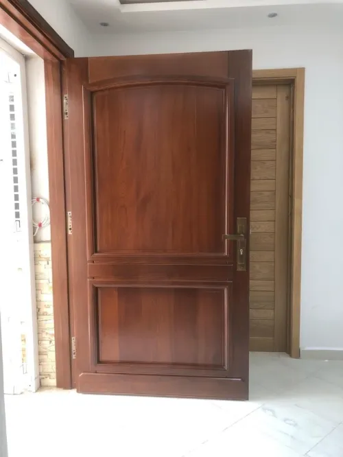 Porte entrée en bois massif 