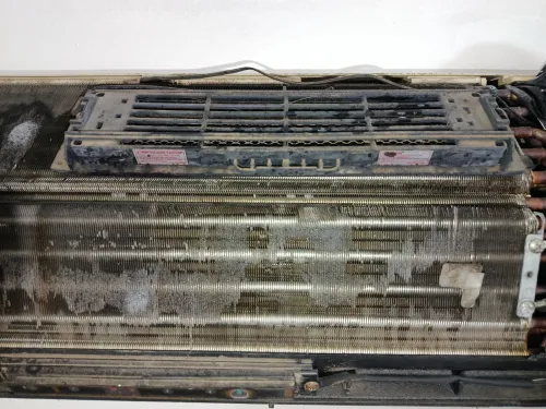 Nettoyage et maintenance de systèmes de climatisation