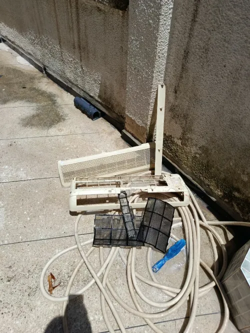 Nettoyage et maintenance de systèmes de climatisation