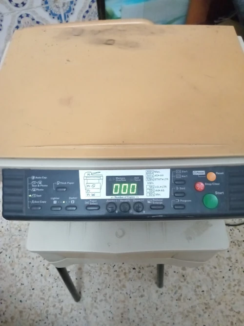 Projector ebson s-11+photocopies kyocera fs-1025mfp et km1500