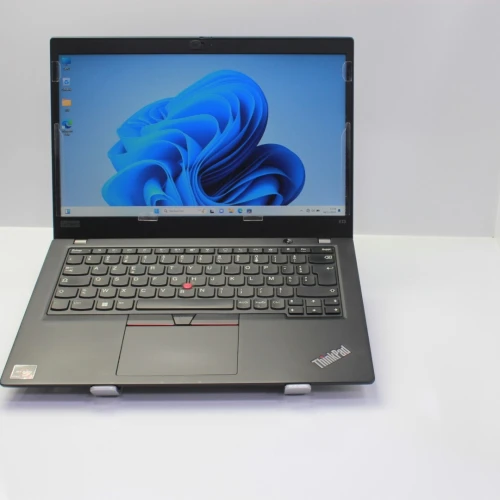 Lenovo ThinkPad X13 Gen1 /Ryzen 5 PRO 4650U (équ i5 10 éme gén) /RAM 16g /SSD 256g /écran 13.3 HD