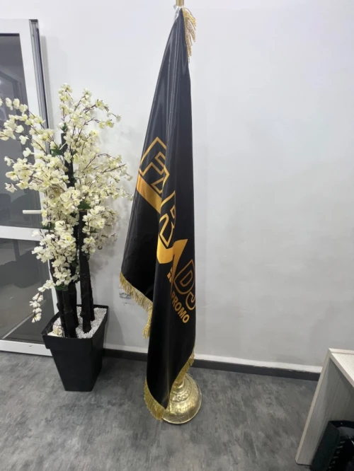Drapeaux personnalisés avec logo ou dessin