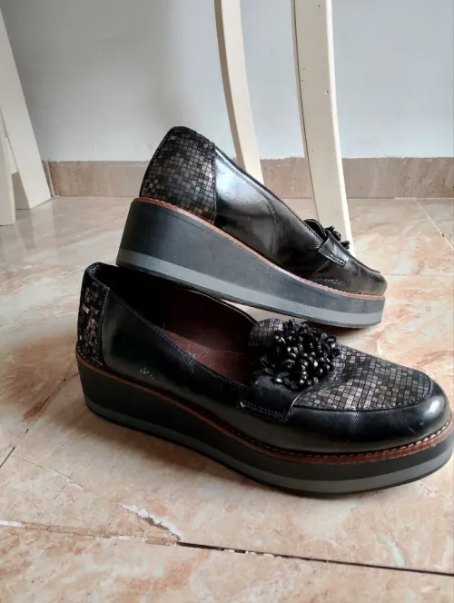 Escarpins noir vernis + chaussures compensées en cuir - importation France 