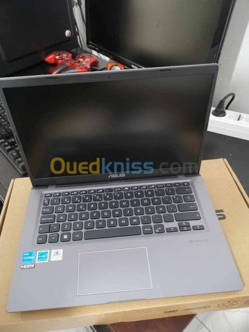 Laptop ASUS P1412CE / i3-11ème génération / 8Go  / 256Go ssd / 14".