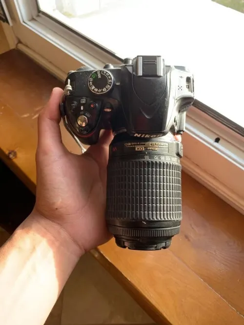 Nikon D3200 + عدسة 55-200mm بحالة ممتازة -  فرصة ما تتفوتش!