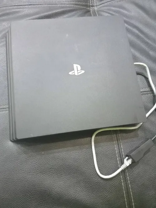 Ps4 Pro flashe 2em model sans manette 