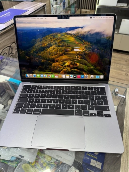 MacBook Air M3 8G 256G batterie 100% cycle 22 comme neuf