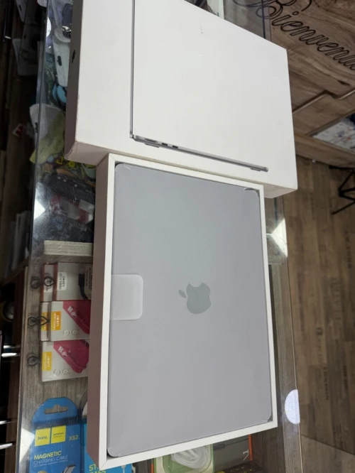 MacBook Air M3 8G 256G batterie 100% cycle 22 comme neuf